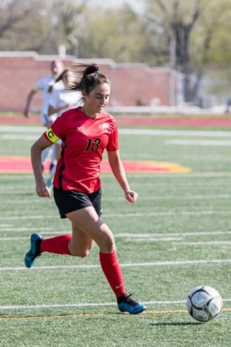 Indianola And Carlisle Girls Soccer Battle It Out Warren County Sports Indianola Ia Com