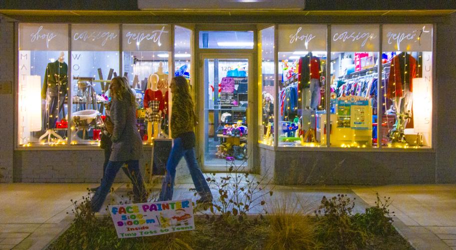 11 photos: Indianola celebrates Home for the Holidays | Multimedia