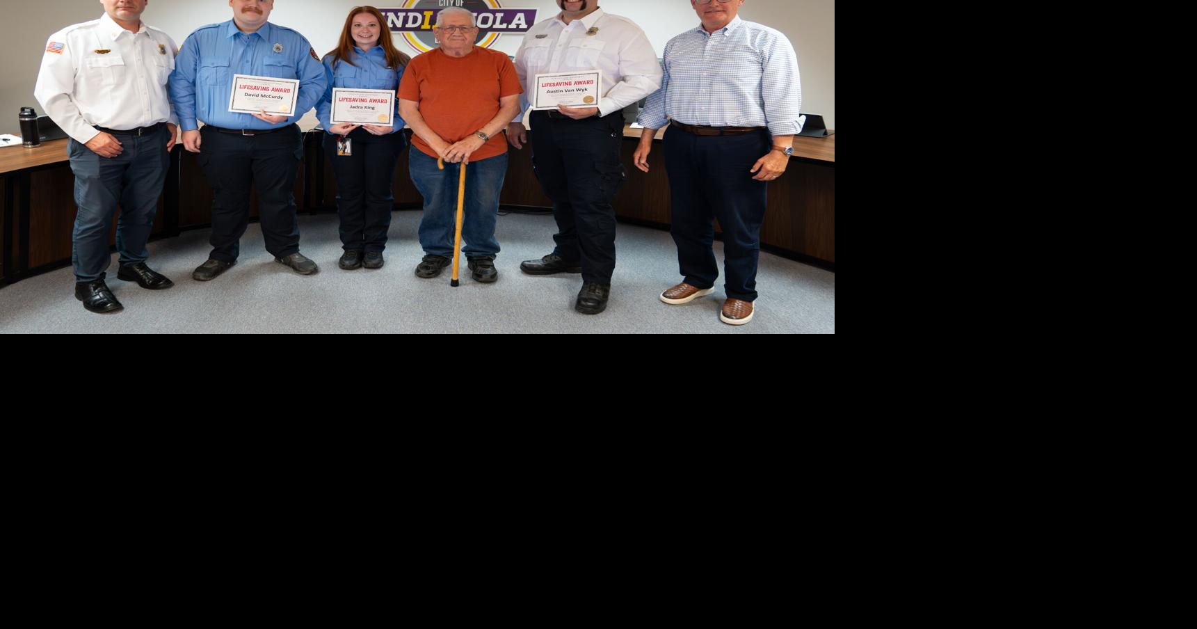 Indianola council reviews policies, issues life-saving award