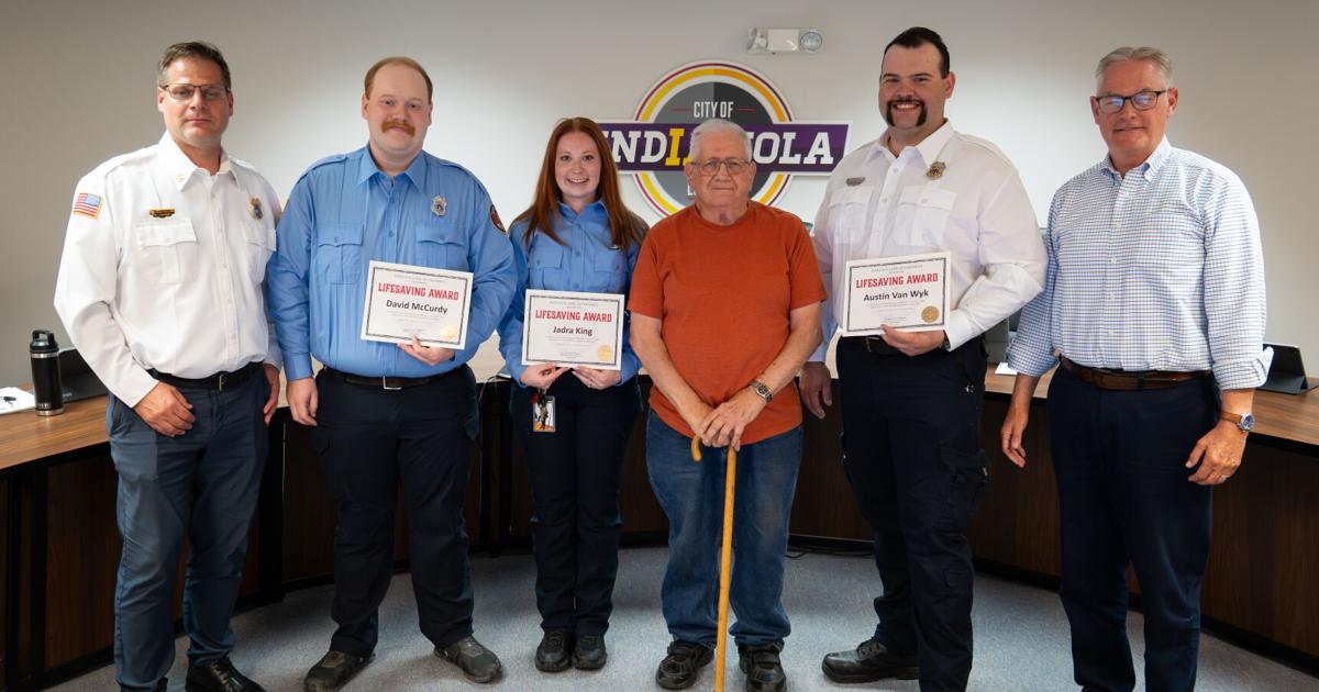 Indianola council reviews policies, issues life-saving award