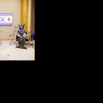 Takaichi put her musical skills to full use when she played K-pop songs with South Korean President Lee Jae Myung