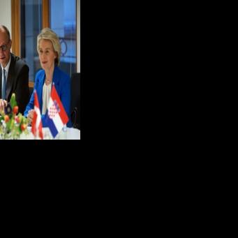 German Chancellor Friedrich Merz (L) and EU Commission President Ursula von der Leyen (R) back the Russian asset plan