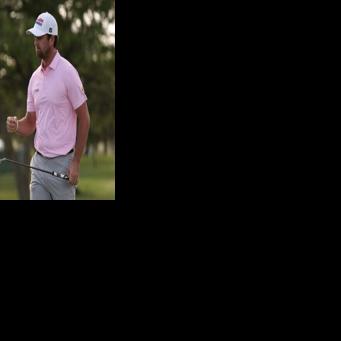 Davis Riley leads the Sony Open in Hawaii with one round left to play