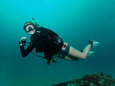 Diver’s Paradise scuba: a first-person perspec-dive