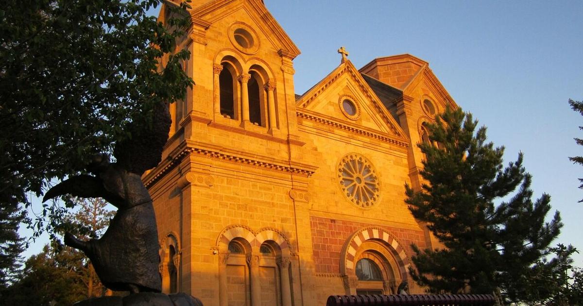 Which SW artsy city is now the #1 domestic travel destination in the US?