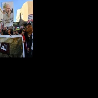 Hundreds of people demonstrated in Tunis against the government