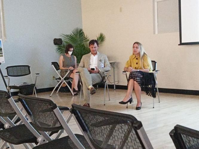 Key residents want new Crandonfacing facade but same landscaping for