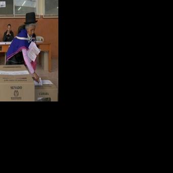 Casting ballots in Silvia, southwest Colombia, on Sunday