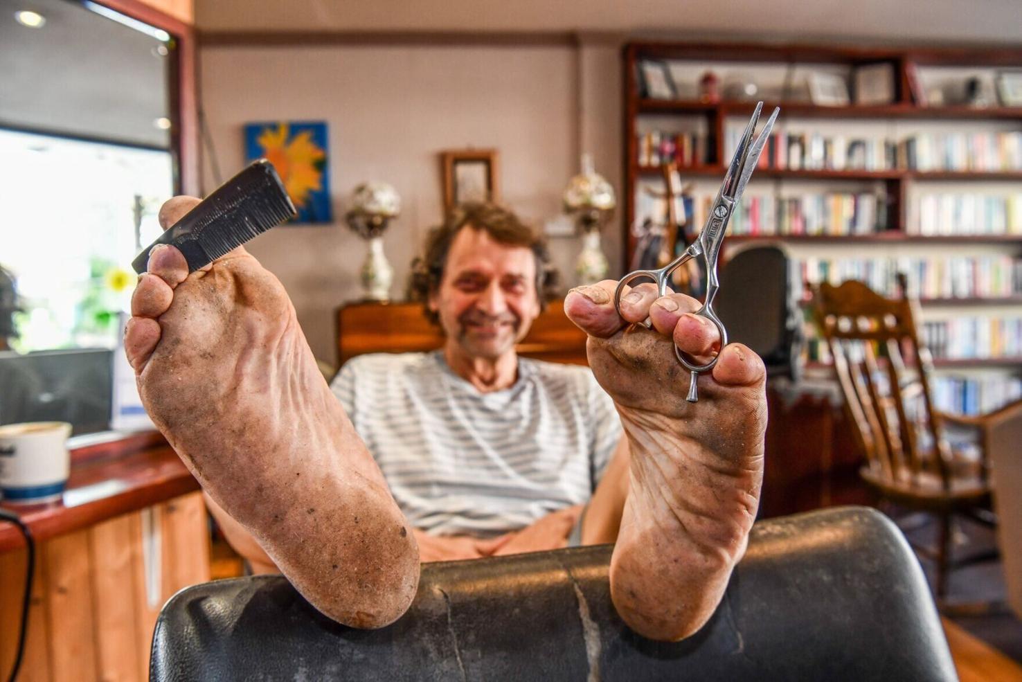 Barefoot barber stopped wearing shoes 20 years ago – even at work ...