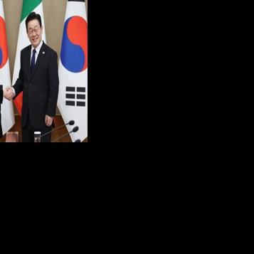 South Korea's President Lee Jae Myung (R) shakes hands with Italy's Prime Minister Giorgia Meloni (L) during their meeting at the presidential Blue House in Seoul on January 19, 2026