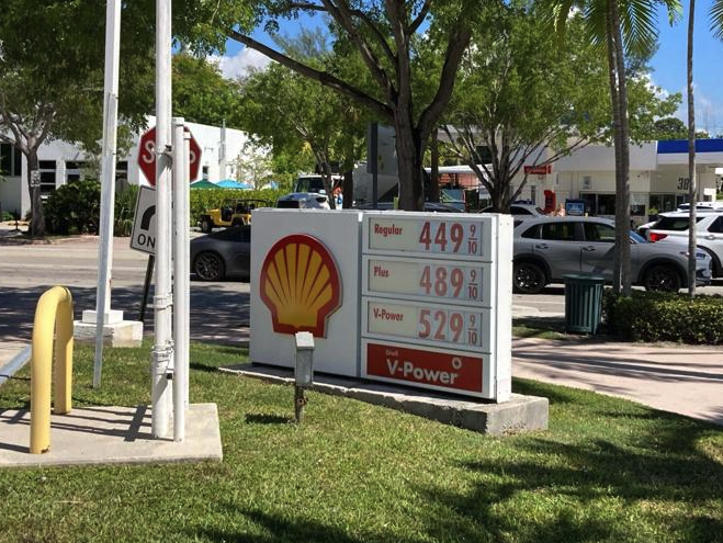 Miami gas prices drop $0.067 per gallon, now almost $1 cheaper than last year