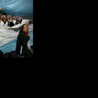 Almost 40 percent of Argentine workers lack formal employment contracts