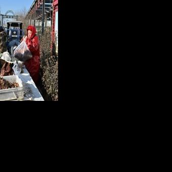 People trade at a traditional market in a neighbourhood affected by the heating subsidy policy, in Baoding city, northern China's Hebei province on January 7, 2026. Beijing has long mandated that dozens of northern areas wind down the use of coal-fired stoves in favour of electric and natural gas-powered systems