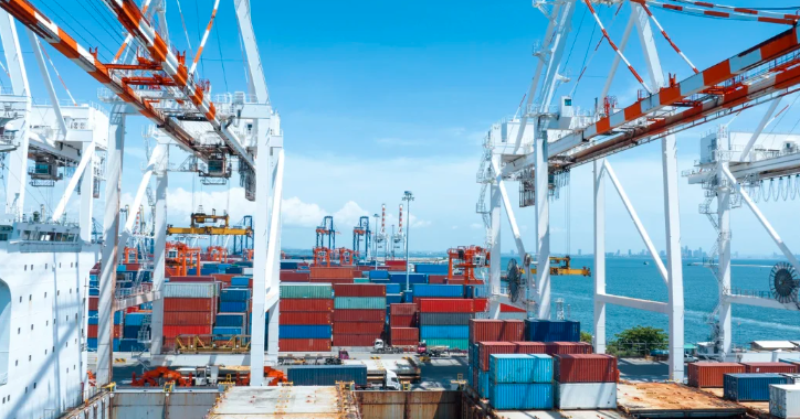 Pedido para prohibir exportación de artículos de lujo a Cuba, incluidos autos deportivos, motos de agua, jacuzzis