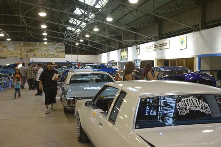 Community, car clubs roll out for La Gente del Valle Imperial’s 21st