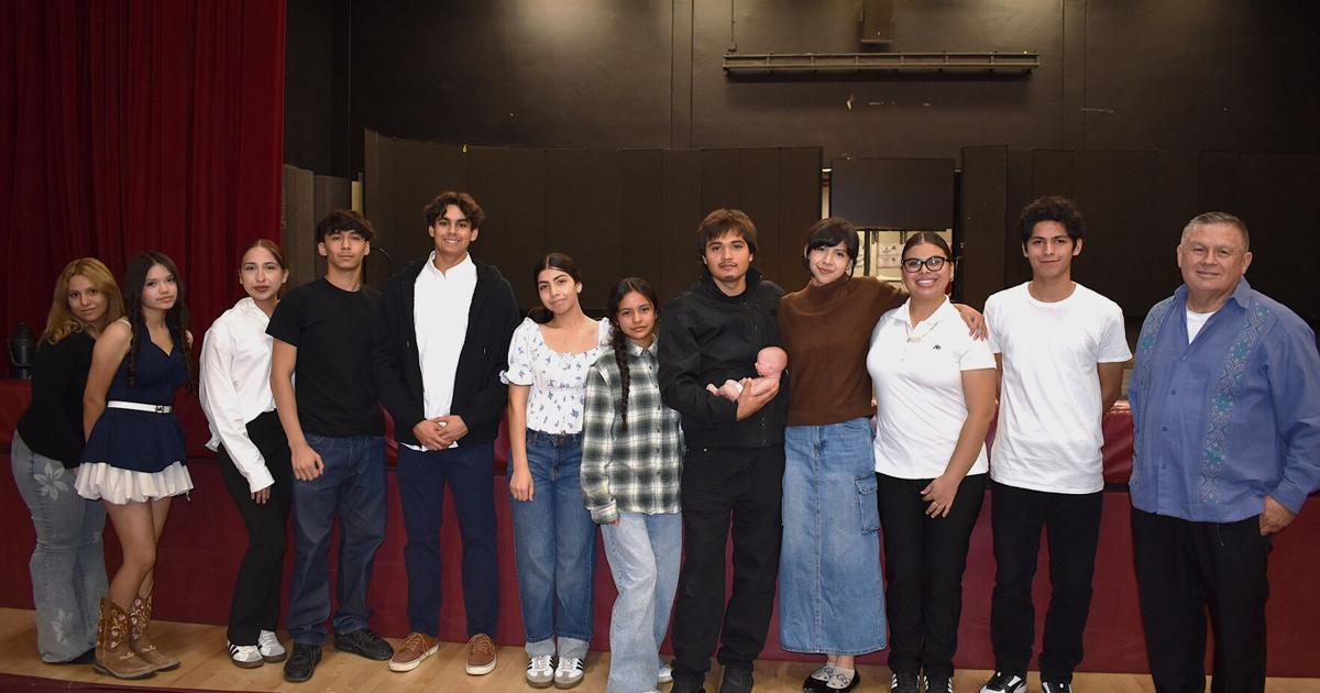 Tirai Terbuka pada Budaya: Calexico High School Menghidupkan Kembali Program Teater Spanyol