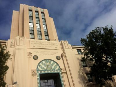 ӽ紫ýLIFORNIA BRIEFS: Former controller indicted for embezzling over $1 million from Fresno fruit wholesaler