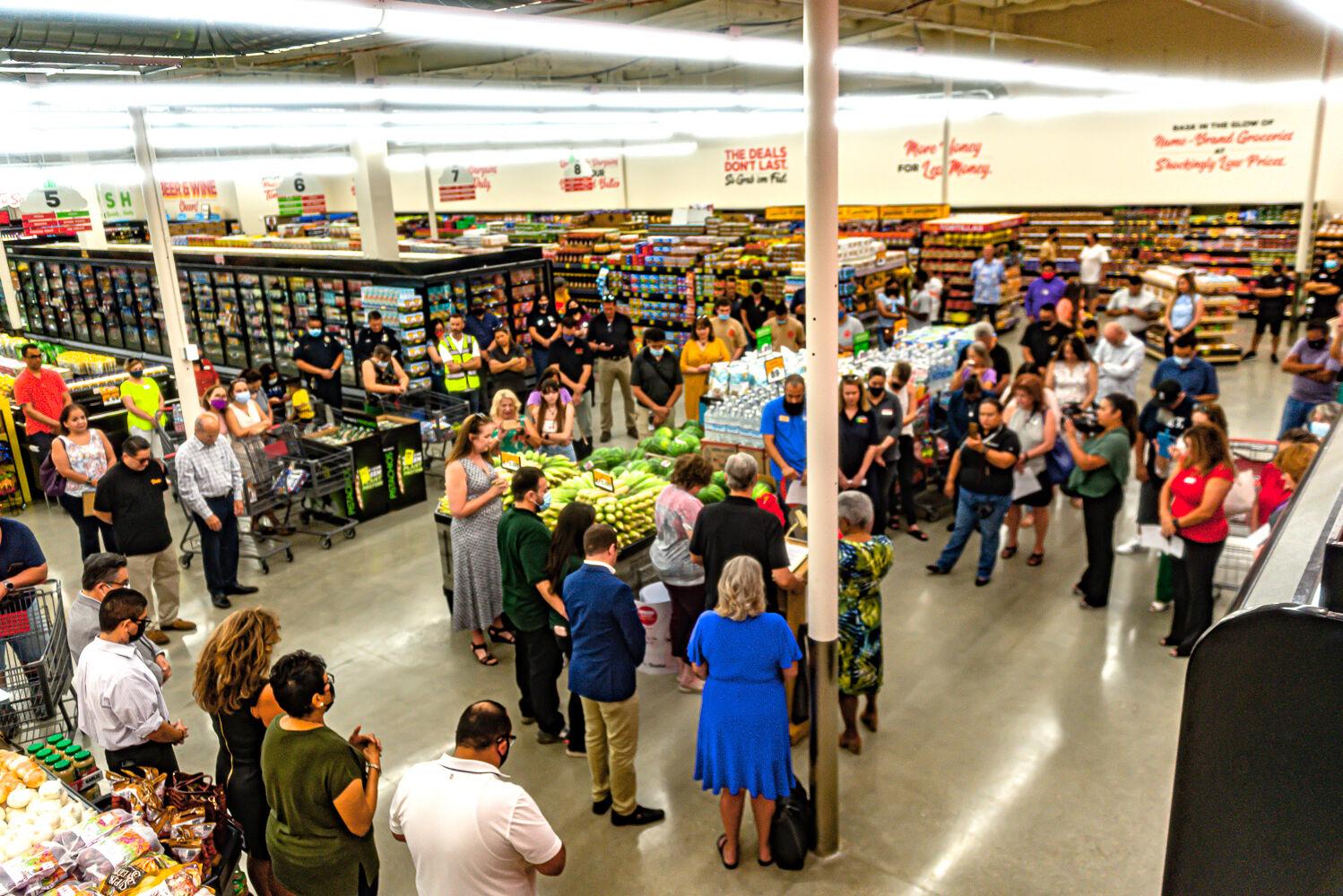 New Grocery Outlet celebrates grand opening | Local News | ivpressonline.com