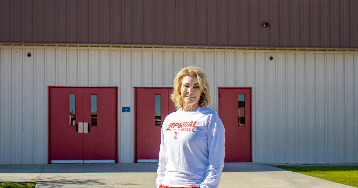 Jill Lerno coaching volleyball, Imperial Valley