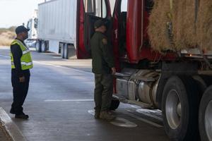 Operaciones conjuntas de la Patrulla Fronteriza llevan a decenas de citaciones y arrestos en el punto de control de la carretera 86