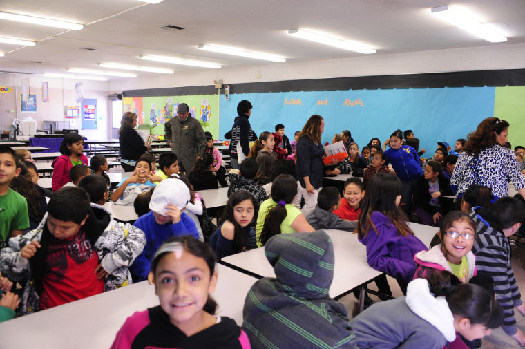 Brawley native, smokejumper presents to fourthgraders at Phil D. Swing