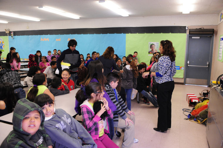 Brawley native, smokejumper presents to fourthgraders at Phil D. Swing