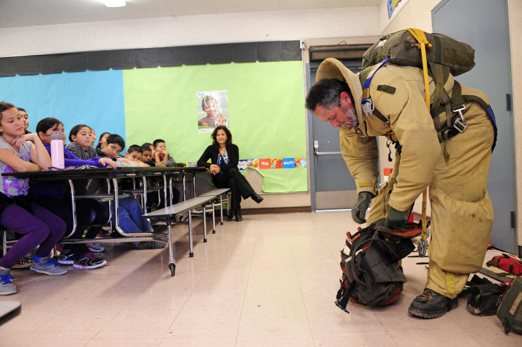 Brawley native, smokejumper presents to fourthgraders at Phil D. Swing