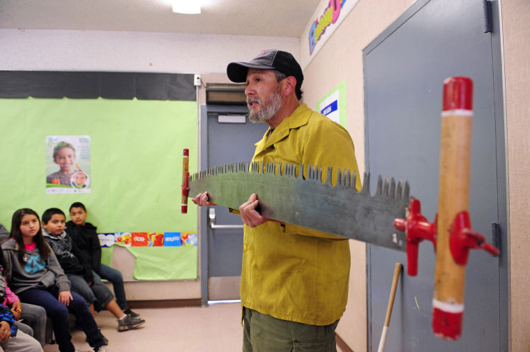 Brawley native, smokejumper presents to fourthgraders at Phil D. Swing