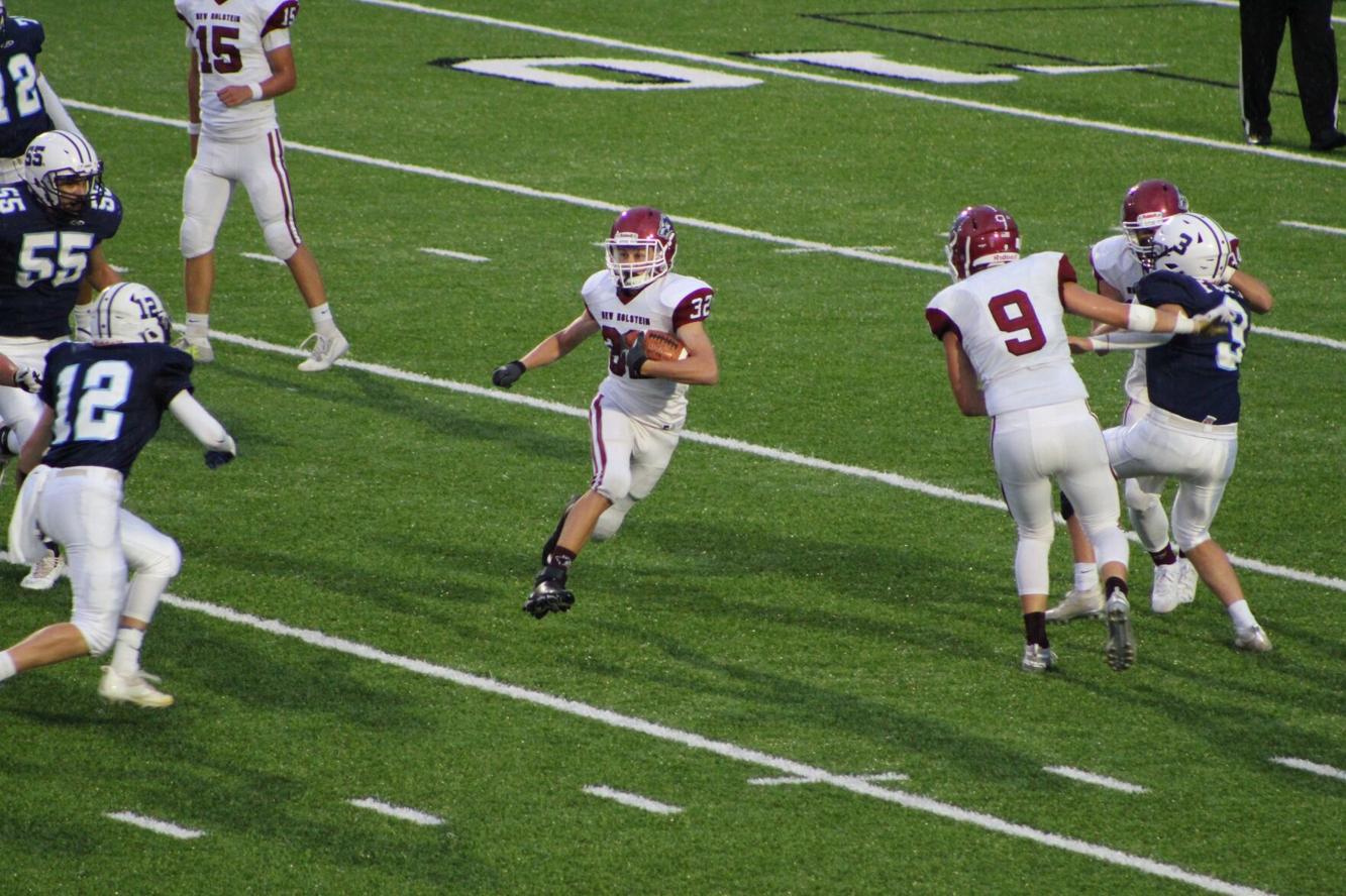 New Holstein football puts up 28 in 2nd quarter to breeze past Roncalli