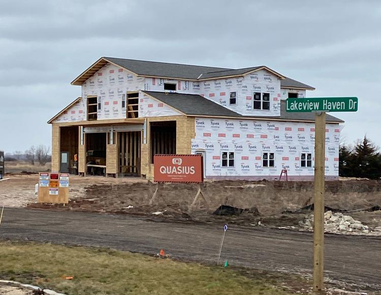 Condo building starts near Pipe