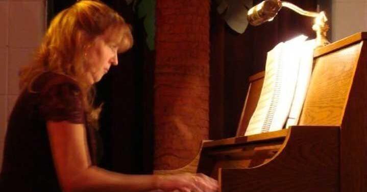Kiel keyboard artist performs at Reedsville | Archives | iwantthenews.com