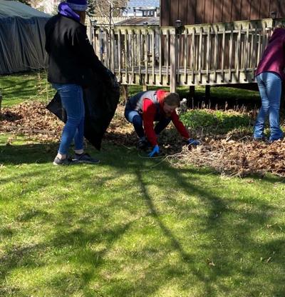 Kiel High's National Honor Society does service project