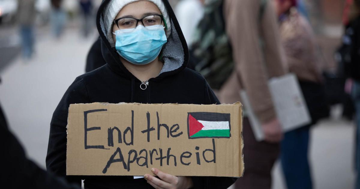 Palestine protesters march downtown for candlelight vigil