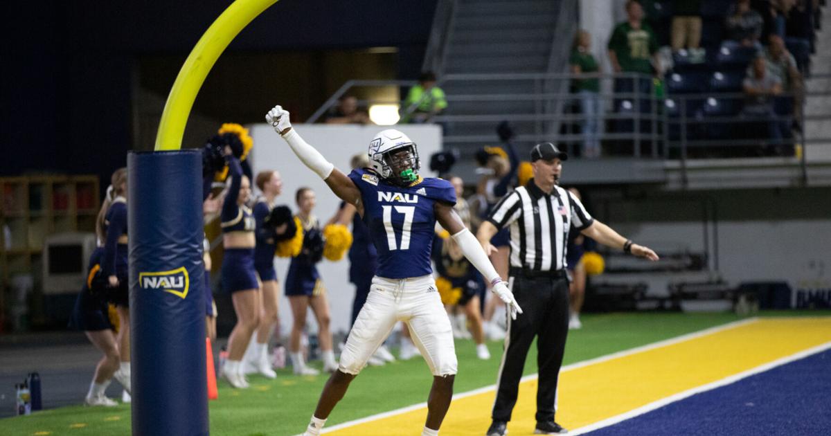 NAU squeaks by Cal Poly 31-29 on Family Weekend | Sports | jackcentral.org