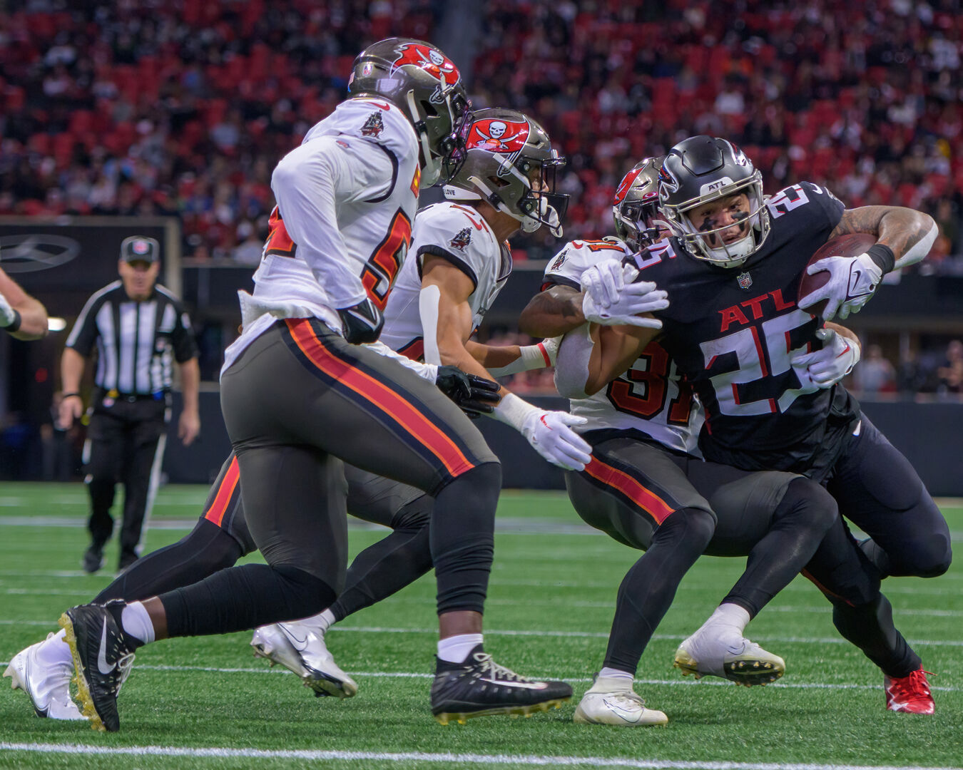 PHOTOS: Atlanta Falcons defeat Tampa Bay Buccaneers in season finale, Slideshows