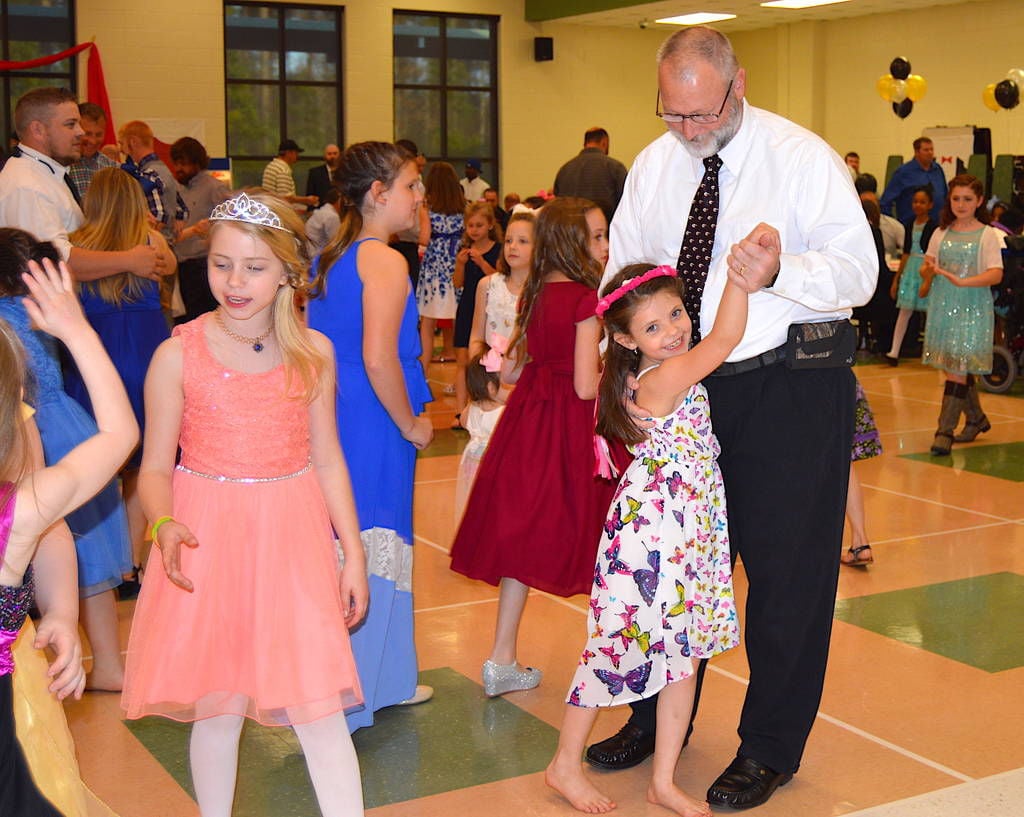 Stars Shine Daughtry Elementary Hosts Daddy Daughter Dance Local