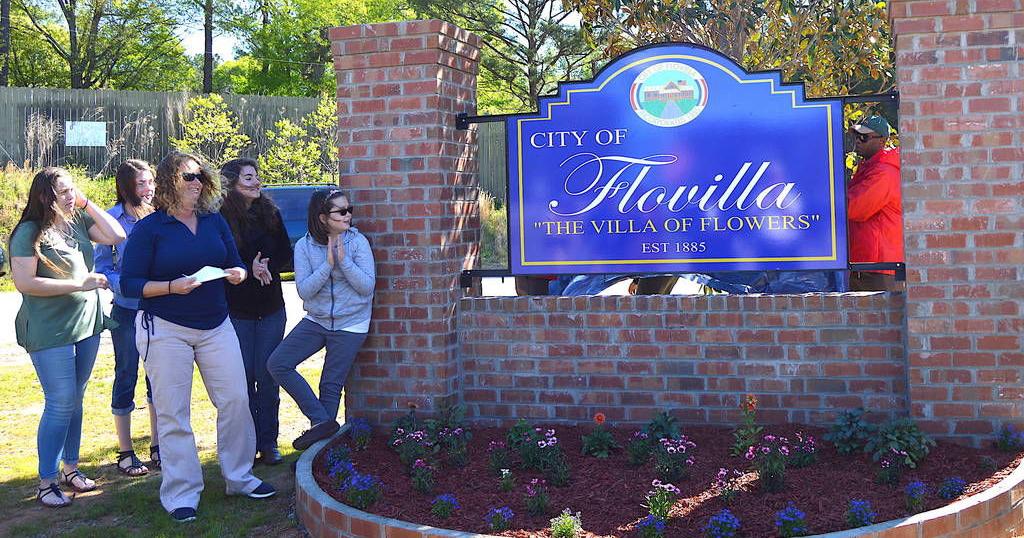 Flovilla unveils new welcome signs | Local News | jacksonprogress-argus.com