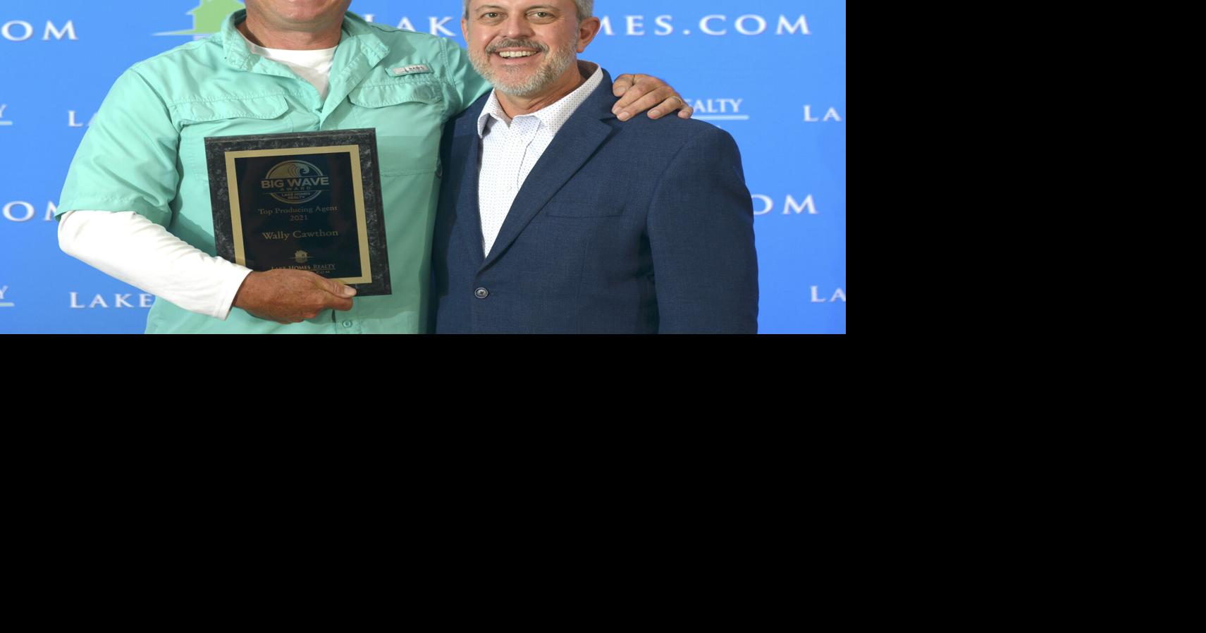 Jackson Lake real estate agent Wally Cawthon presented Big Wave Award