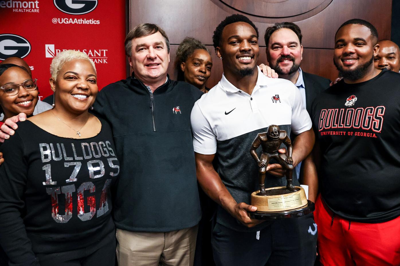 Georgia's Roquan Smith wins 2017 Butkus Award as nation's top linebacker