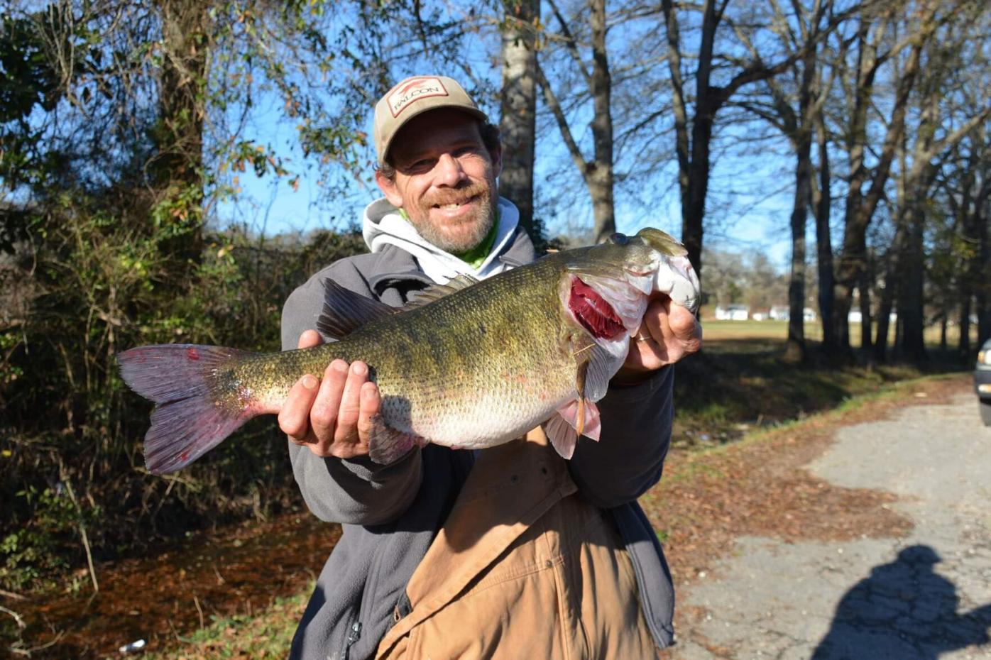 Alabama angler catches Georgia record shoal bass, Features