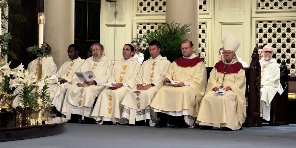 Misa memorial en honor al Papa Francisco en la Catedral de St. Louis en ...