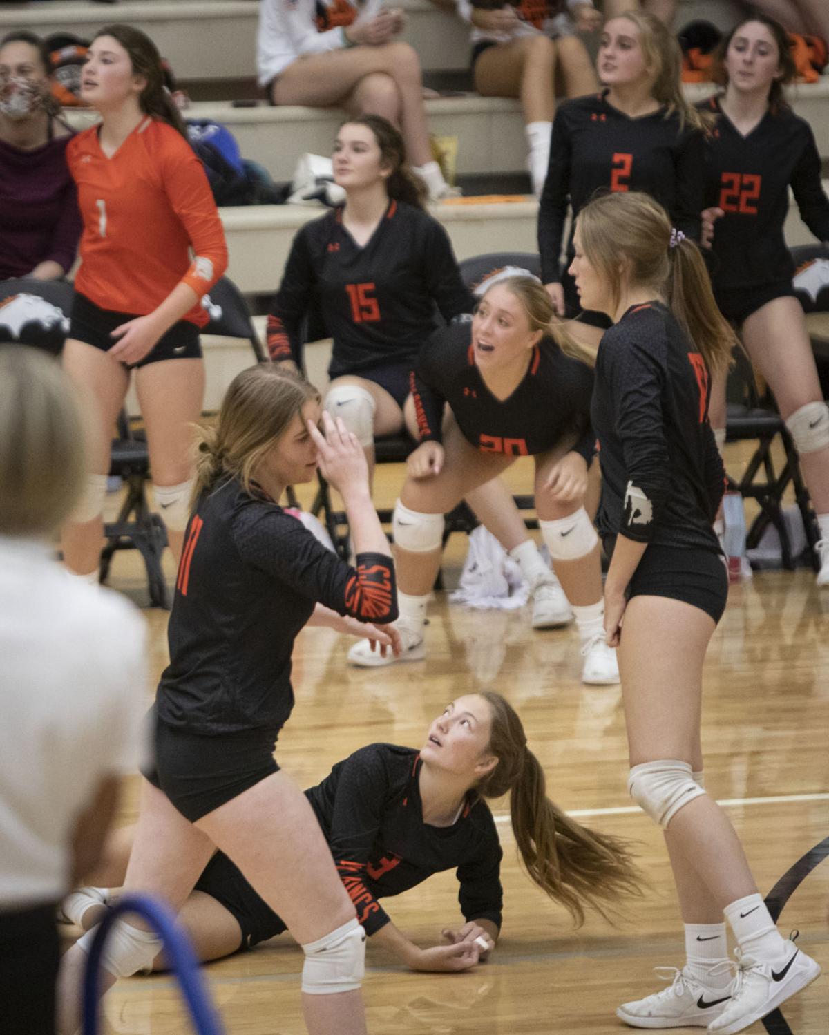 Broncs vs. Pinedale volleyball