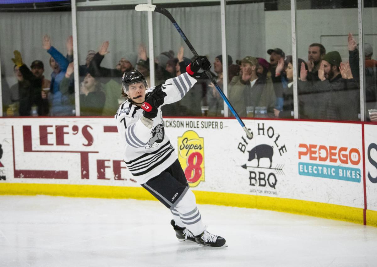 Moose defeat San Francisco DraftKings 11-6 in Friday night game