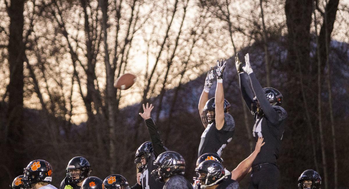 Broncs Meet Riverton To Open 3a Football Playoffs High School
