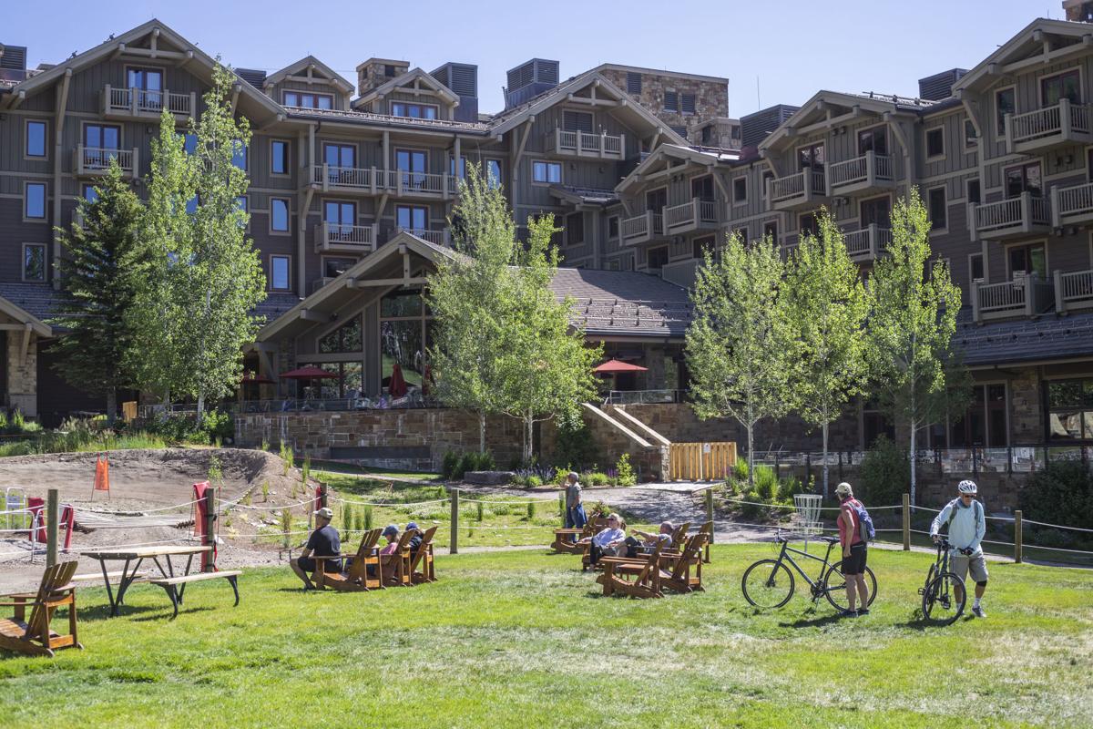Four Seasons Employees Want More Protection From Covid 19 Coronavirus Jhnewsandguide Com