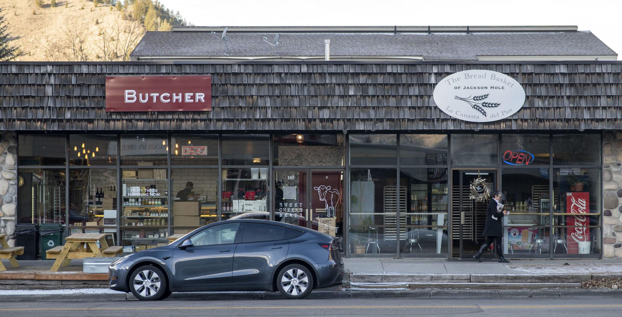 Sweet Cheeks is expanding, plus adding beer and wine to its offerings The Hole Scroll