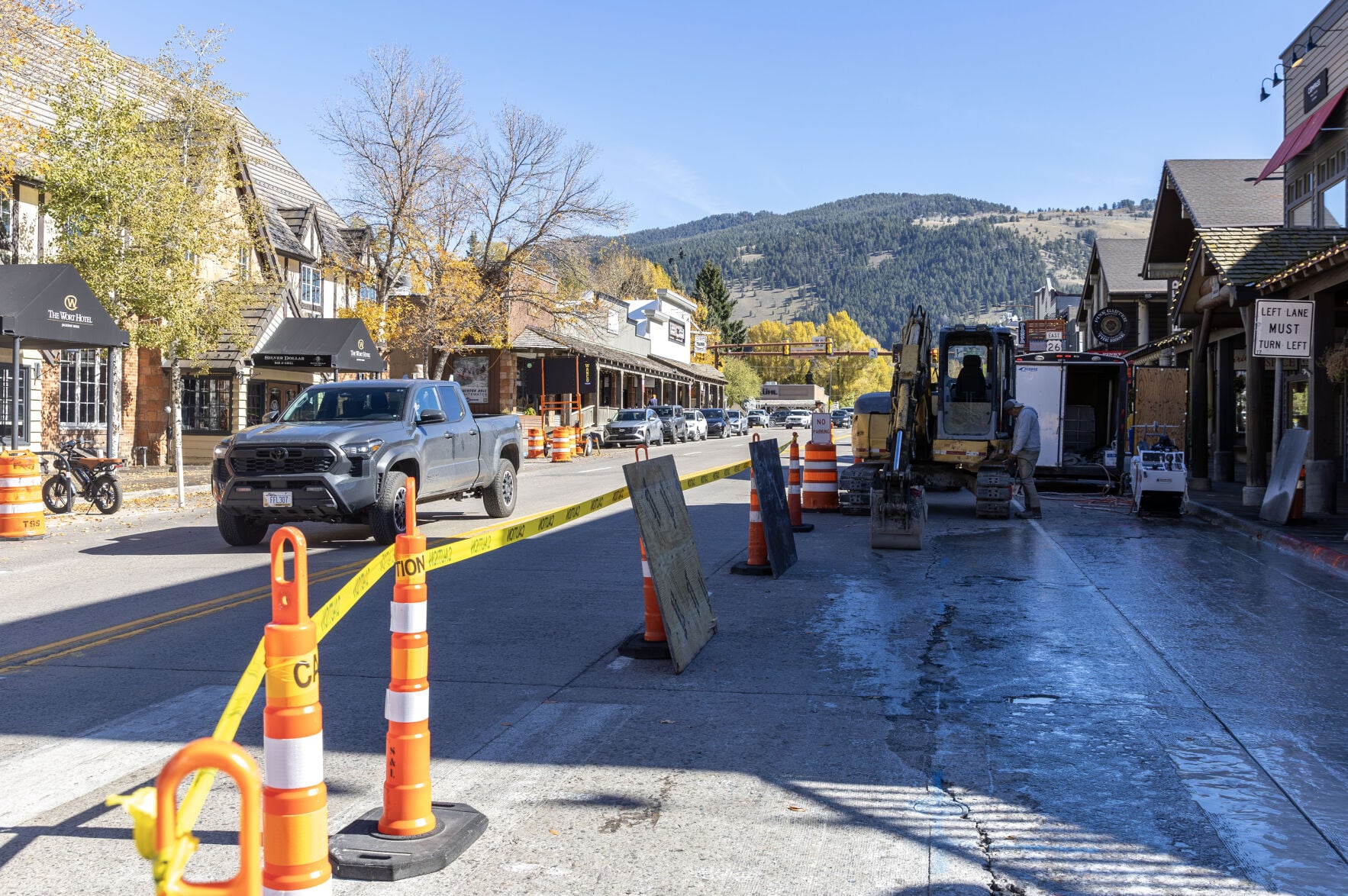 Trafficker Signal WYDOT set to complete traffic signal installation Thursday | Local ...