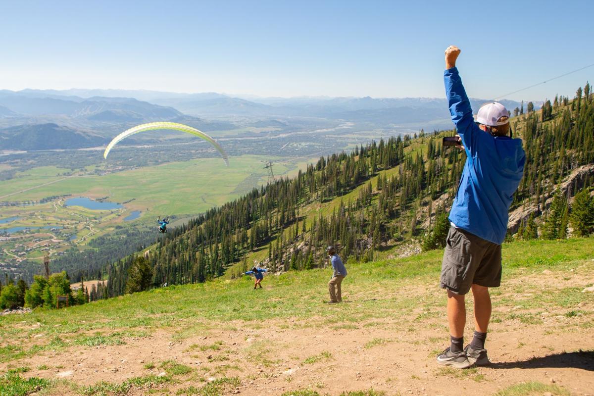 Adaptive paragliding