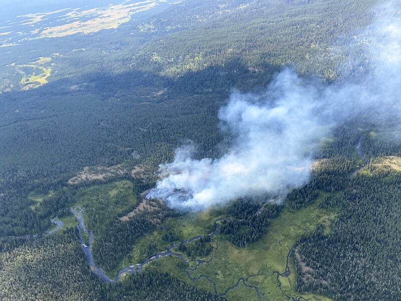 【wwk】Room fire Wildland fire burns in southwest corner of Yellowstone