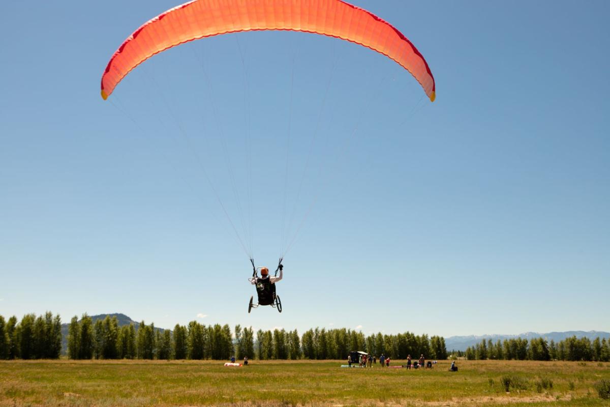 Adaptive paragliding